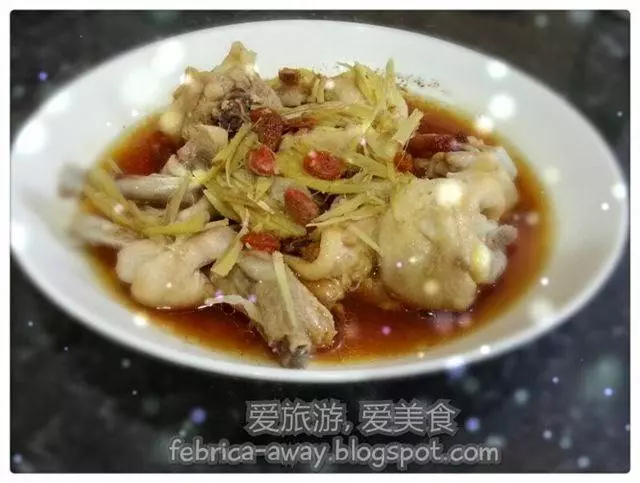 【紹興酒當歸藥材蒸雞的 3 個做法】食材雖簡單,但非常滋補,調配後蒸出來味道一級棒哦!