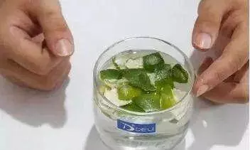 把食鹽和橘子皮放一起,能省不少錢,男人女人都可以用