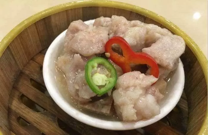 芋頭蒸排骨,排骨和它是絕配,不用加一滴水,好吃還不上火,是秋冬進補佳品