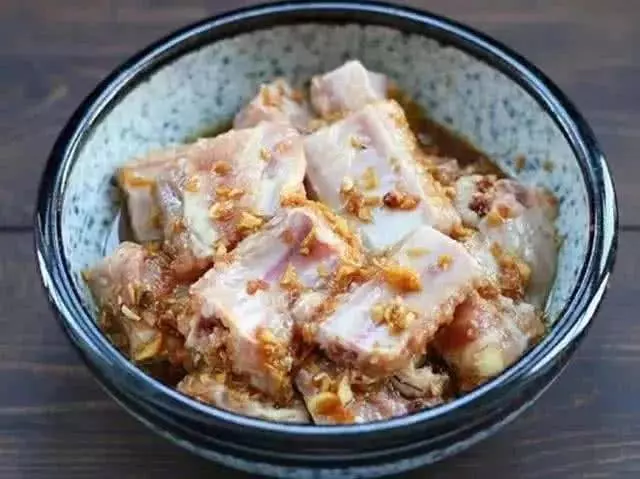 芋頭蒸排骨,排骨和它是絕配,不用加一滴水,好吃還不上火,是秋冬進補佳品