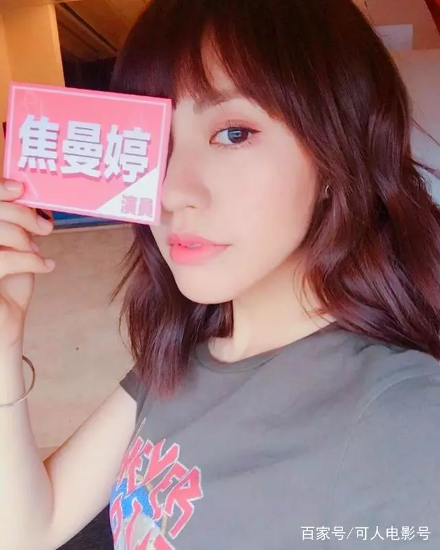 為獲女兒撫養權,他讓出億萬身家凈身出戶,現因女兒選秀又大紅,網友們眾呼父親的基因真強大