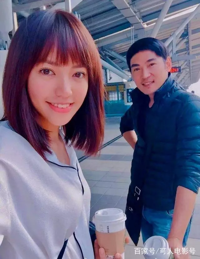 為獲女兒撫養權,他讓出億萬身家凈身出戶,現因女兒選秀又大紅,網友們眾呼父親的基因真強大
