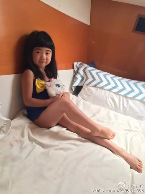 包子妹長大了!《爸爸去哪兒》後神隱5年 暴風成長「肉肉臉→長腿氣質小美女」:遺傳正妹媽咪❤ -