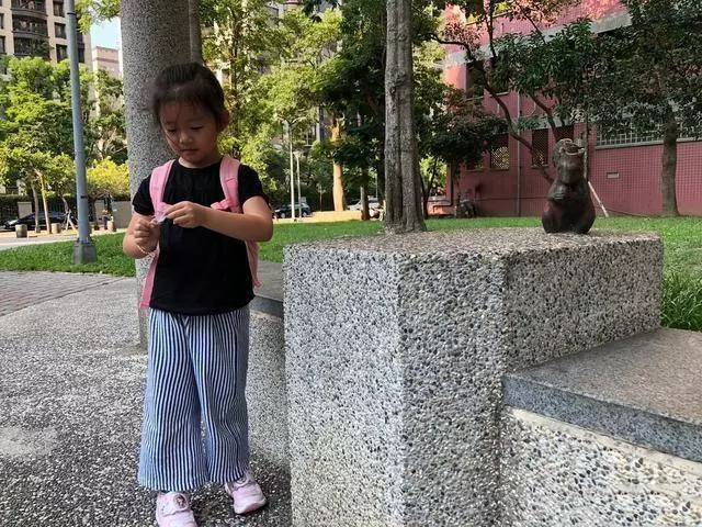 大S和4歲女兒五官「100%神複製」! 網友:像姐妹
