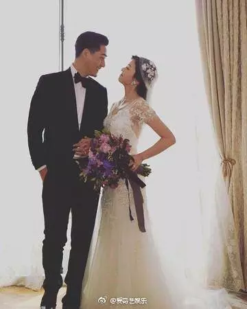 周渝民和老婆喻虹淵的「狗糧」結婚照終於曝光,網友:捂了三年才曝也是厲害!