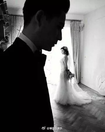 周渝民和老婆喻虹淵的「狗糧」結婚照終於曝光,網友:捂了三年才曝也是厲害!