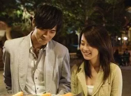 周渝民和老婆喻虹淵的「狗糧」結婚照終於曝光,網友:捂了三年才曝也是厲害!