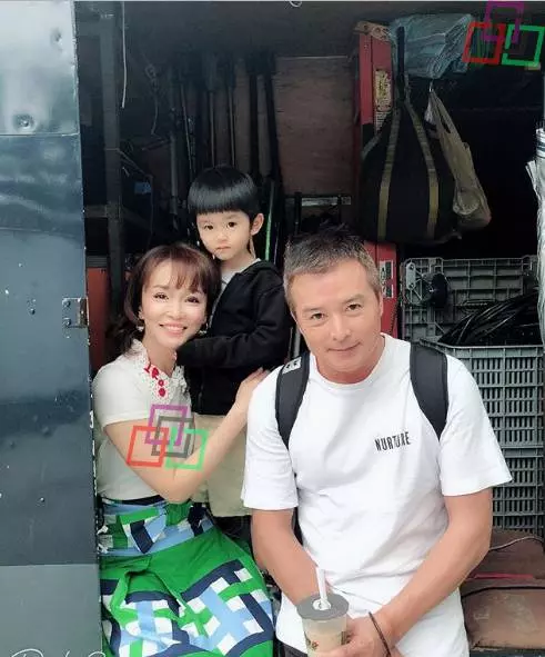 李銘順曬與兒子Zed合影,兒子換了髮型超搶鏡,你說像誰呢?