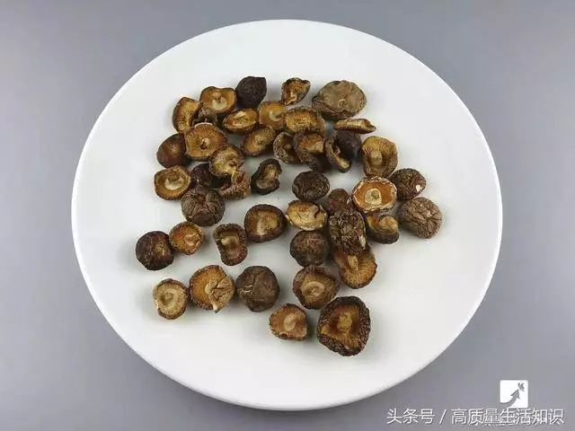 這樣泡發香菇只要兩分鐘,省了很多時間