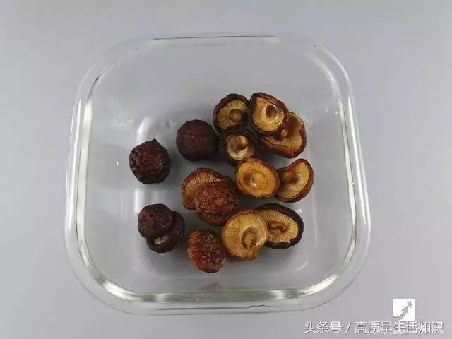 這樣泡發香菇只要兩分鐘,省了很多時間