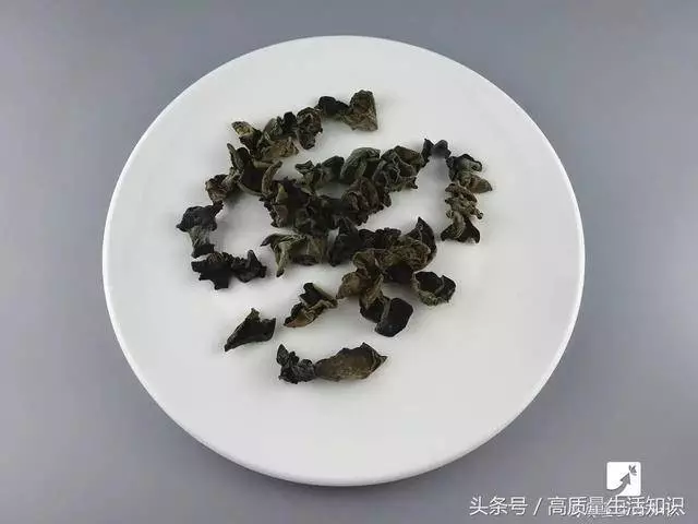 這樣泡發香菇只要兩分鐘,省了很多時間