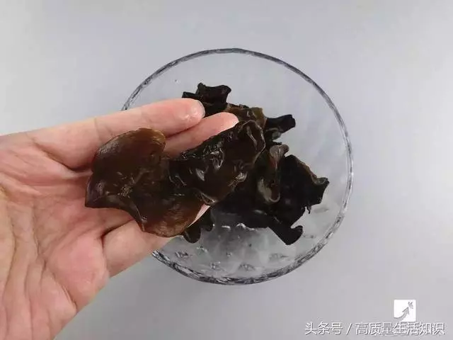 這樣泡發香菇只要兩分鐘,省了很多時間