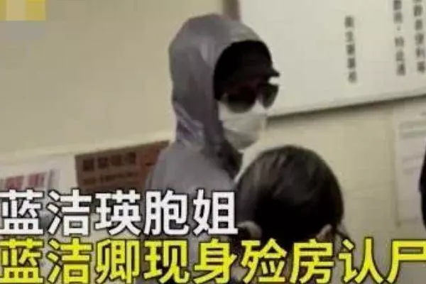 昔日罕見合照:曾志偉與兩女星嬉鬧,旁邊藍潔瑛表情很微妙