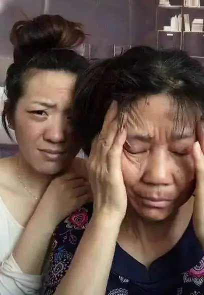 抖音「邋遢母女」爆紅,一夜吸粉500萬,化了妝竟意外的好看!