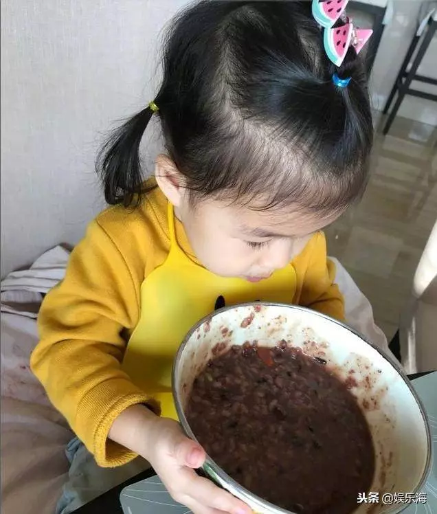 章子怡女兒最逆襲,大S女兒最翻版,朱茵女兒卻讓人失望了