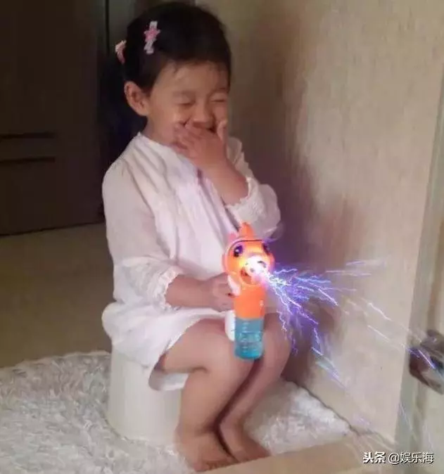 章子怡女兒最逆襲,大S女兒最翻版,朱茵女兒卻讓人失望了