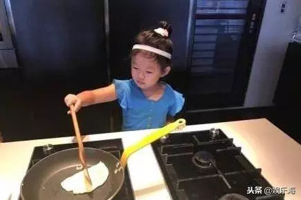 章子怡女兒最逆襲,大S女兒最翻版,朱茵女兒卻讓人失望了