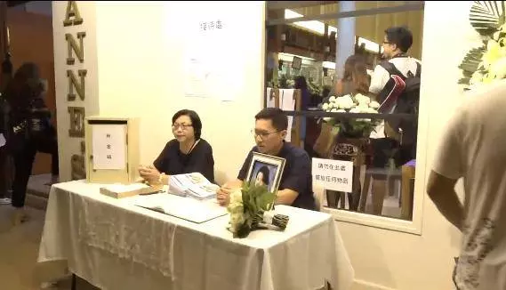 藍潔瑛追思會張衛健表情凝重,劉德華崩潰到傷心痛哭,古天樂著手她的身後事,張曼玉送上花籃致意