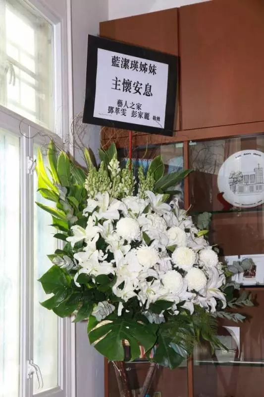 藍潔瑛追思會張衛健表情凝重,劉德華崩潰到傷心痛哭,古天樂著手她的身後事,張曼玉送上花籃致意