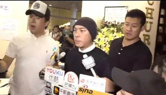 藍潔瑛追思會張衛健表情凝重,劉德華崩潰到傷心痛哭,古天樂著手她的身後事,張曼玉送上花籃致意
