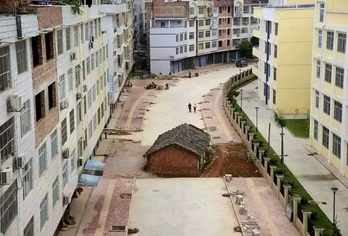 給3000萬也不搬!20位世界「超頑強釘子戶」最扯直接住機場 建商不爽「放出大絕招」逼他們投降 -