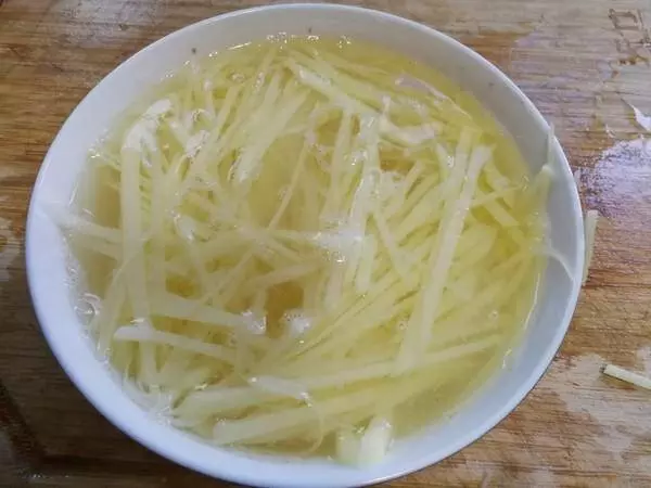 金絲蝦球: 大蝦加土豆,5分鐘出鍋,美味補鈣,強筋健骨,給孩子當早餐太棒