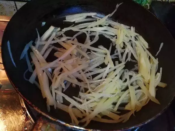 金絲蝦球: 大蝦加土豆,5分鐘出鍋,美味補鈣,強筋健骨,給孩子當早餐太棒