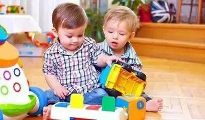 日本媽媽竟這樣處理孩子搶玩具?看完才知我們有多無知