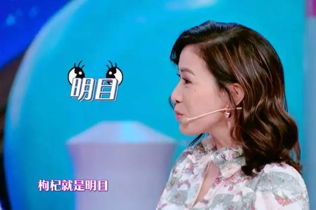 43歲的佘詩曼和42歲的大S站在一起,這就是有沒有生孩子的差別
