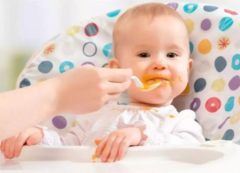 孩子不想吃飯是強行餵飯還是隨他去?看了這篇文章你就知道了