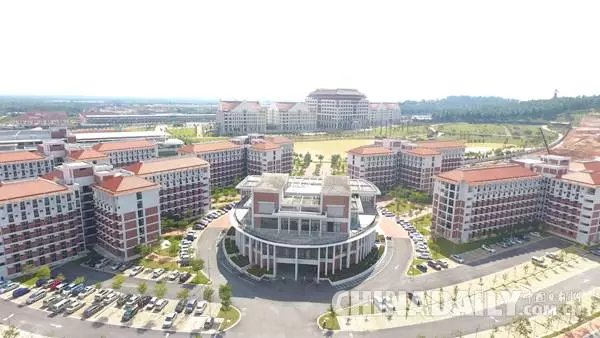 【後悔了】中國再威也敵不過大馬官僚!! 廈大名校來馬開分校受氣,上了賊船,只有暗谷!! 小拿破崙,你好嘢~~