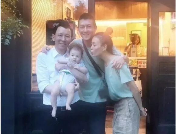 陳冠希兩歲女兒近照曝光,長這般模樣,難怪陳冠希把她當成寶