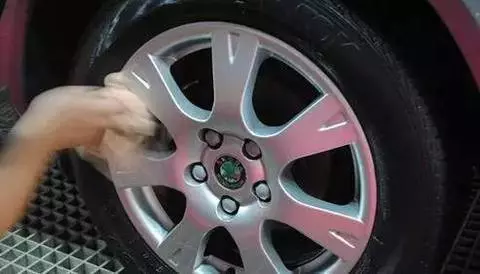 我差點送命！「洗車」後千萬別做這個動作！否則爆胎機率倍增，危及生命！