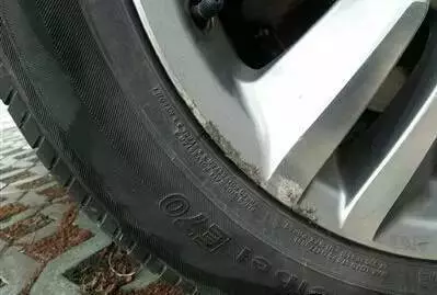 我差點送命！「洗車」後千萬別做這個動作！否則爆胎機率倍增，危及生命！