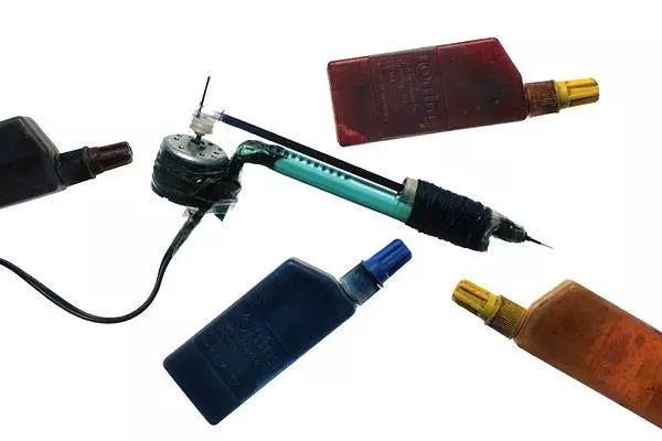 12個囚犯製作來逃獄的【DIY逃獄工具】 看完後你會發現囚犯們根本就是一群墮落的天才