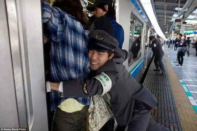 可以讓人意外懷孕的日本地鐵 太可怕了~原來痴漢就是這樣來的