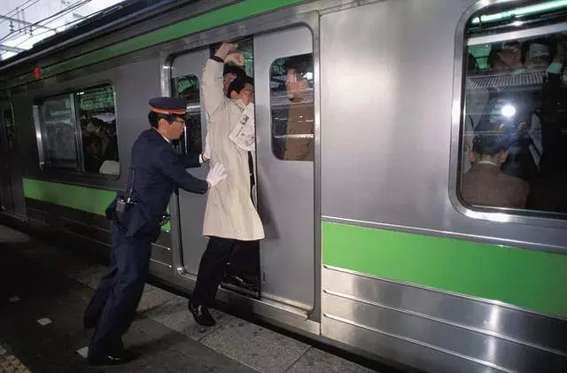 可以讓人意外懷孕的日本地鐵 太可怕了~原來痴漢就是這樣來的