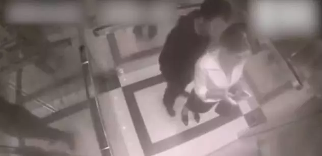 他在電梯里緊貼女子想伸咸豬手,沒想到衰遇拳王女子 網友:三下KO對方,爽