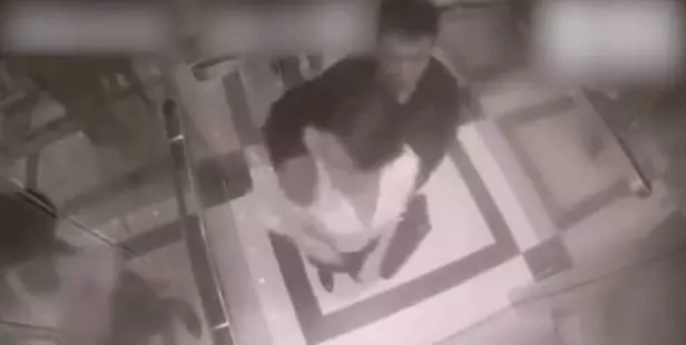 他在電梯里緊貼女子想伸咸豬手,沒想到衰遇拳王女子 網友:三下KO對方,爽