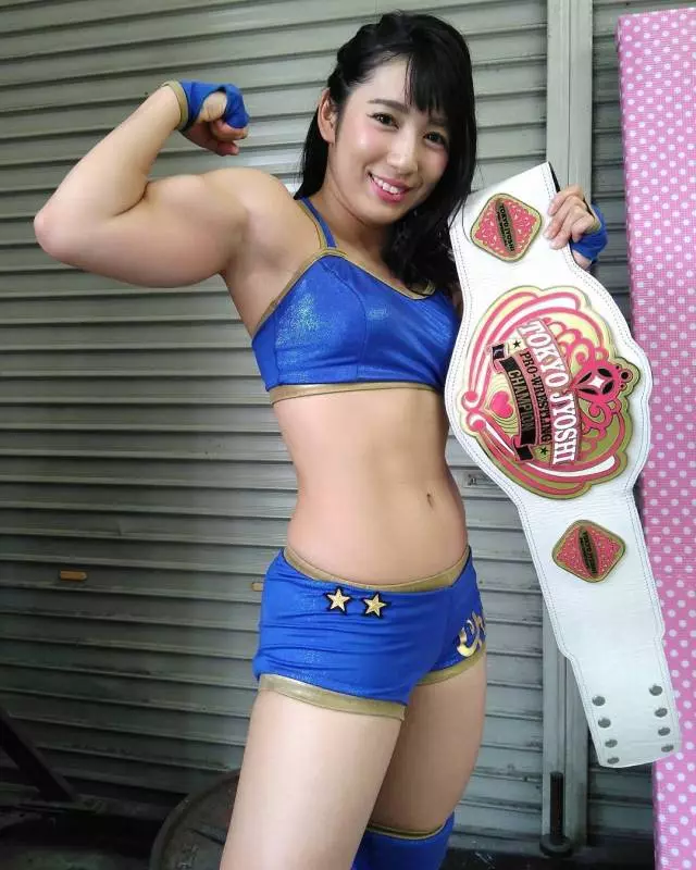 26歲甜美女「渾身都是肌肉」比男生還猛,穿女僕裝秀二頭肌「原來她私下有3種身分」!