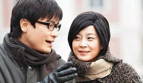 56歲羅嘉良攜現任妻子與前妻一起吃飯,女兒漂亮兒子不像他