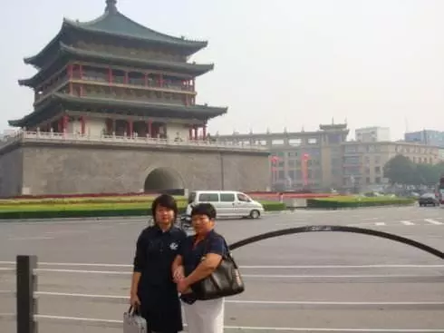 我60歲生日,女兒送我一個手鐲,她打電話沒掛斷,我心裡發寒!