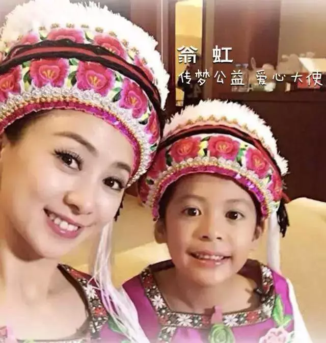 50歲翁虹曬跟女兒合照似姐妹,網友:有個專業健身管理師老公真好