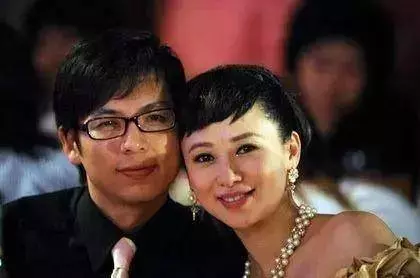 50歲翁虹曬跟女兒合照似姐妹,網友:有個專業健身管理師老公真好