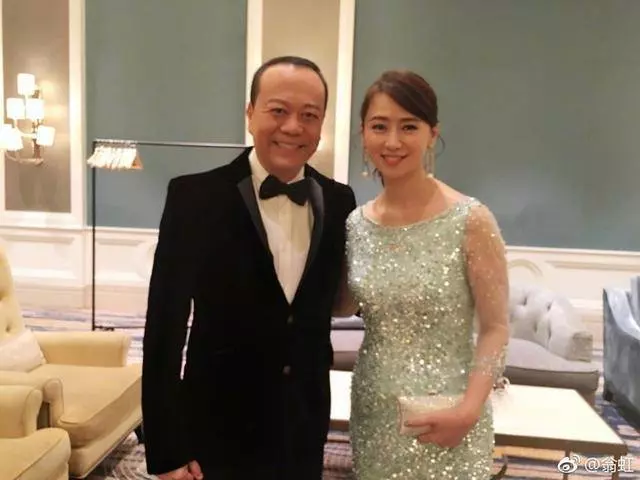50歲翁虹與胡定欣隔15年同框重聚,翁虹被贊逆生長,網友:更像姐妹