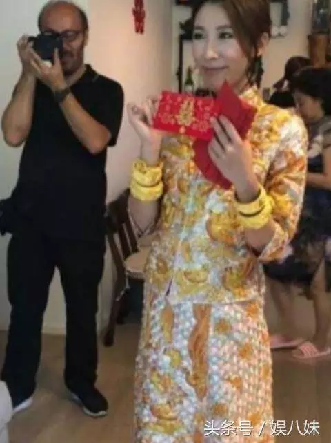 31歲港姐6月奉子成婚嫁豪門,今生下富貴女,56歲老公笑得像爺爺