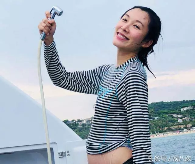 31歲港姐6月奉子成婚嫁豪門,今生下富貴女,56歲老公笑得像爺爺