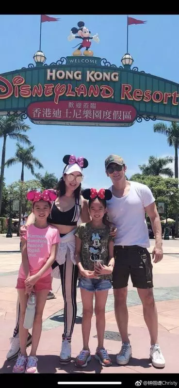 鍾麗緹大女兒是三國混血,如今近照比媽媽還顯老,網友:更像姐妹