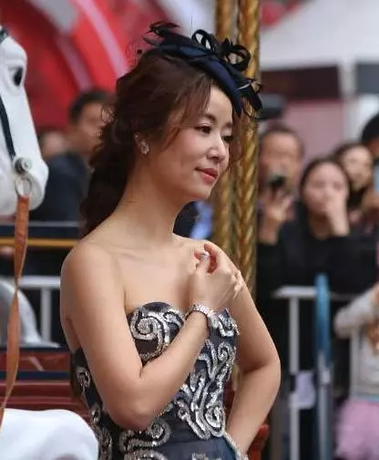 42歲林心如近照,無P圖暴露了真實顏值,這模樣讓網友們很意外