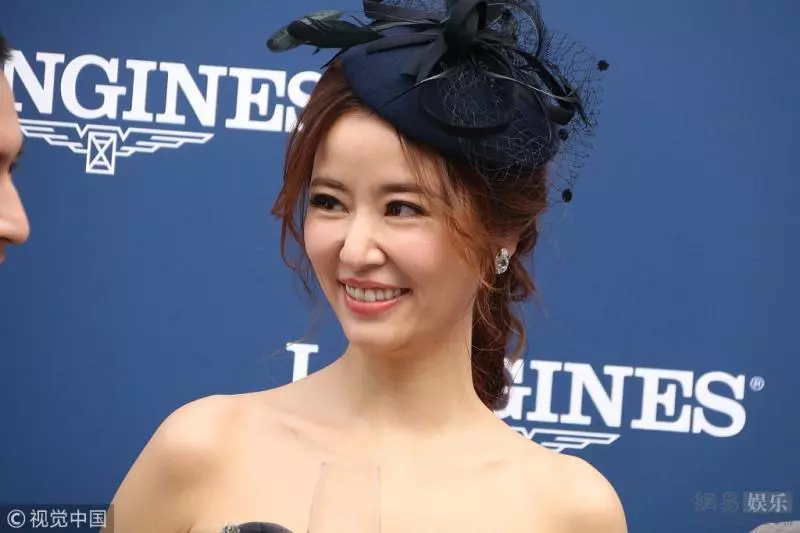 42歲林心如近照,無P圖暴露了真實顏值,這模樣讓網友們很意外